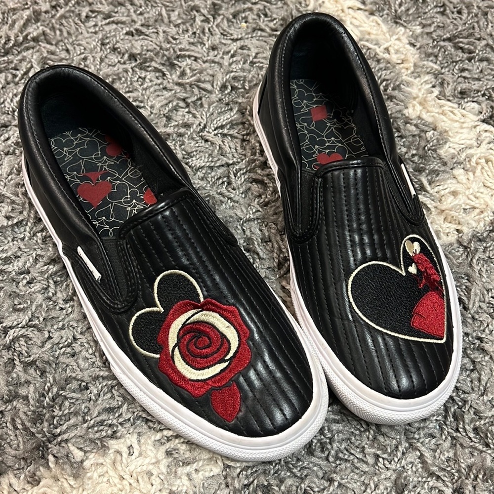 Vera Bradley - Disney Queen of hearts shoes